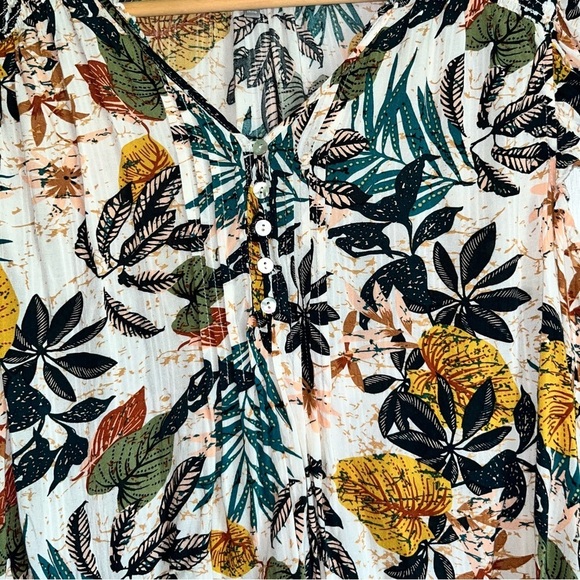 Daniel Rainn Liona Leaf Print Sleeveless Blouse - Picture 5 of 7